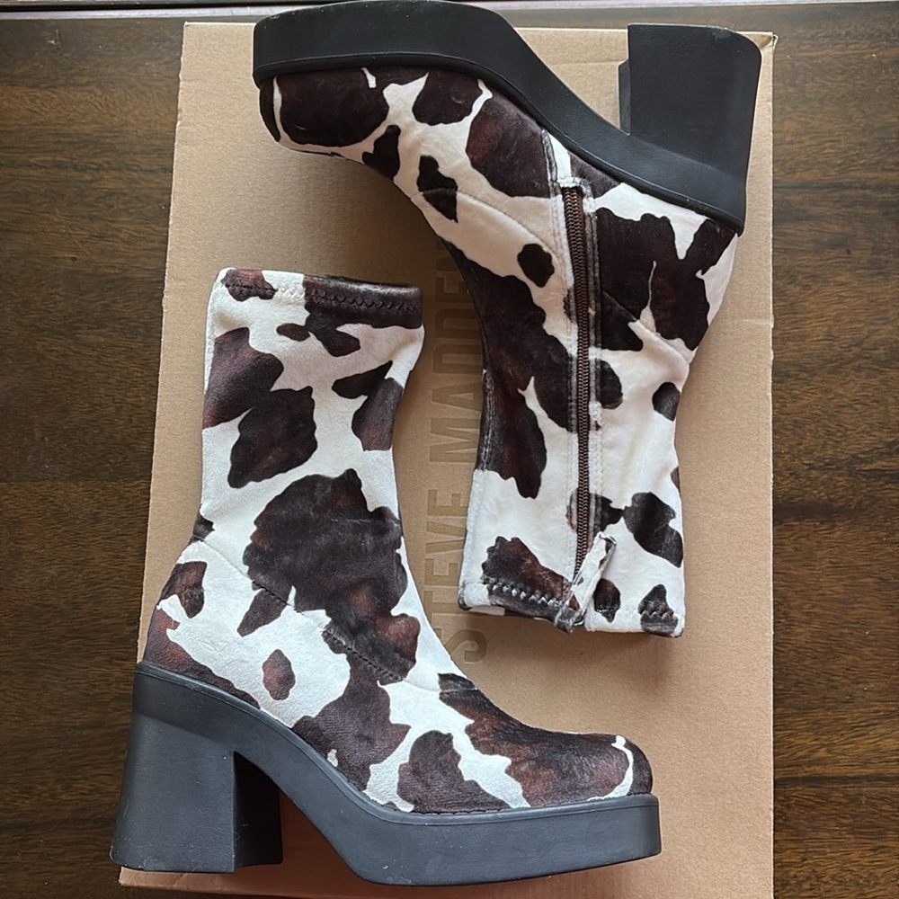 STEVE MADDEN “Klayton” bootie in camel/brown
BOX NOT INCLUDED